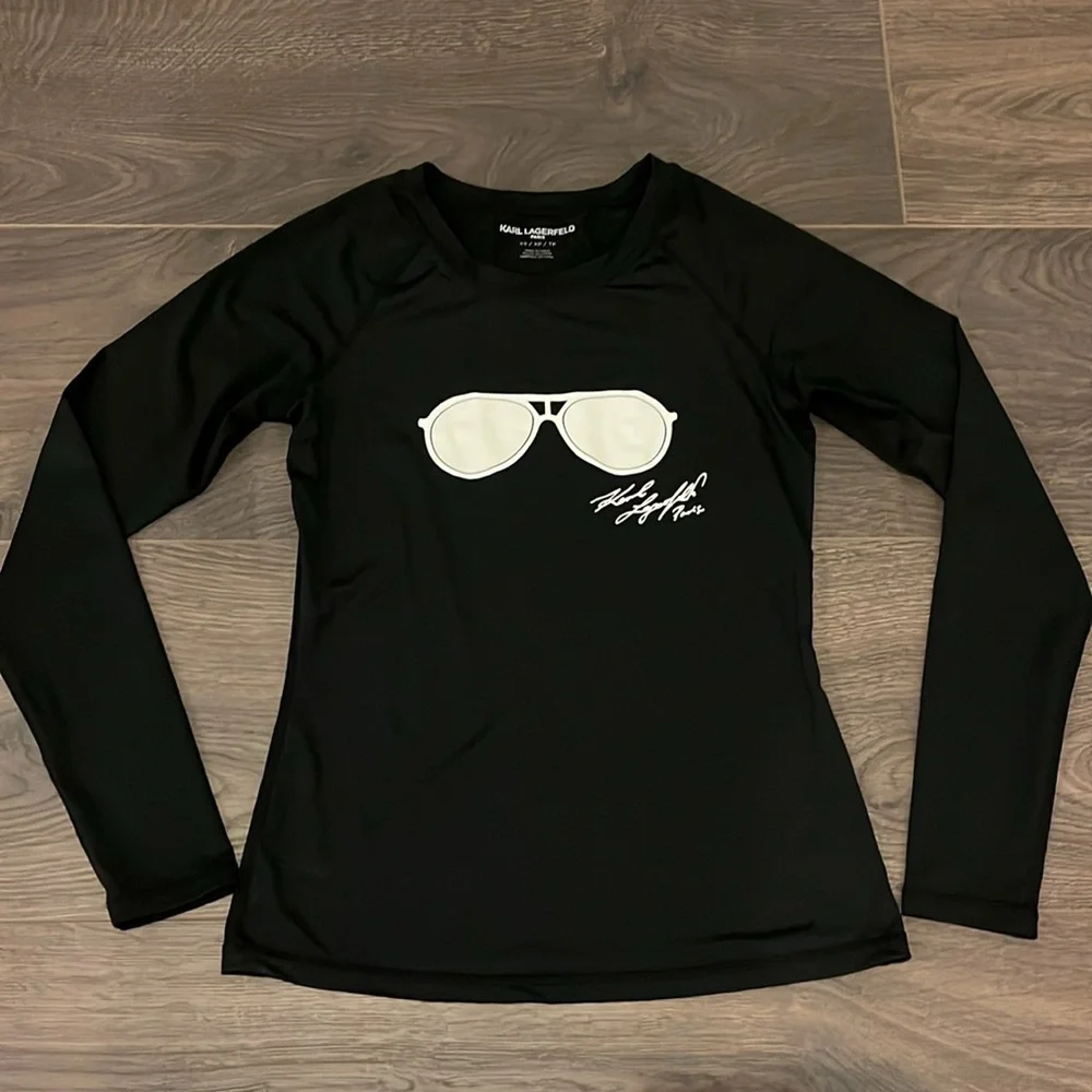 Karl Lagerfeld Paris Sunglasses Logo ling sleeve Rash Guard Top – XS 😎